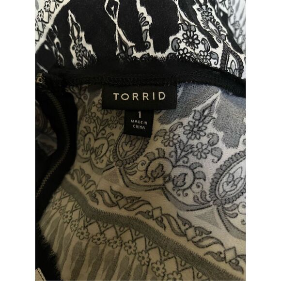 Torrid Plus Size 1X Black/White/Gray Abstract Full Skirt Short Sleeve Dress - Picture 11 of 13